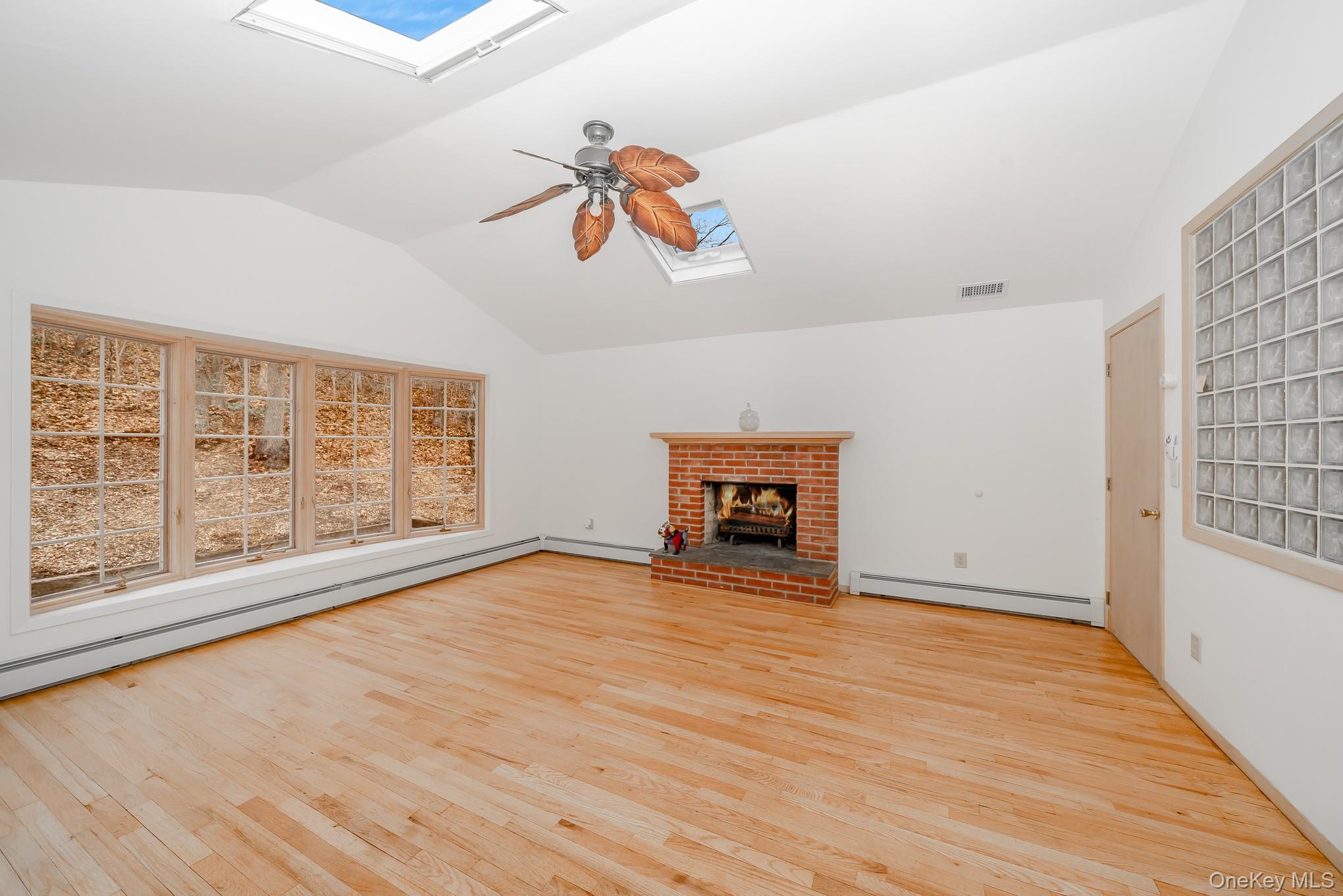 #17 photo, 263 N Country Road, מחוז סאפוק Smithtown , NY 11787