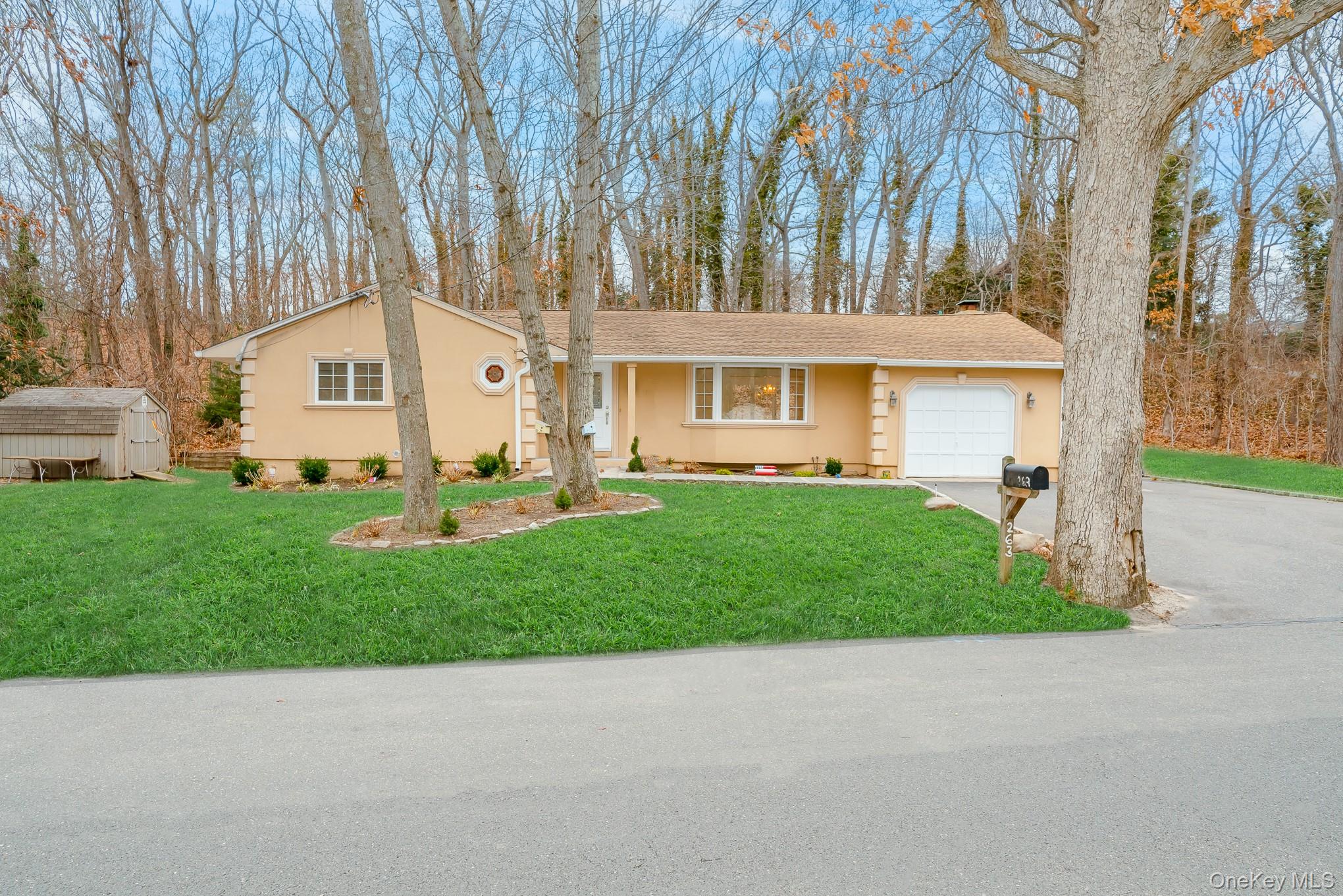 #2 photo, 263 N Country Road, מחוז סאפוק Smithtown , NY 11787