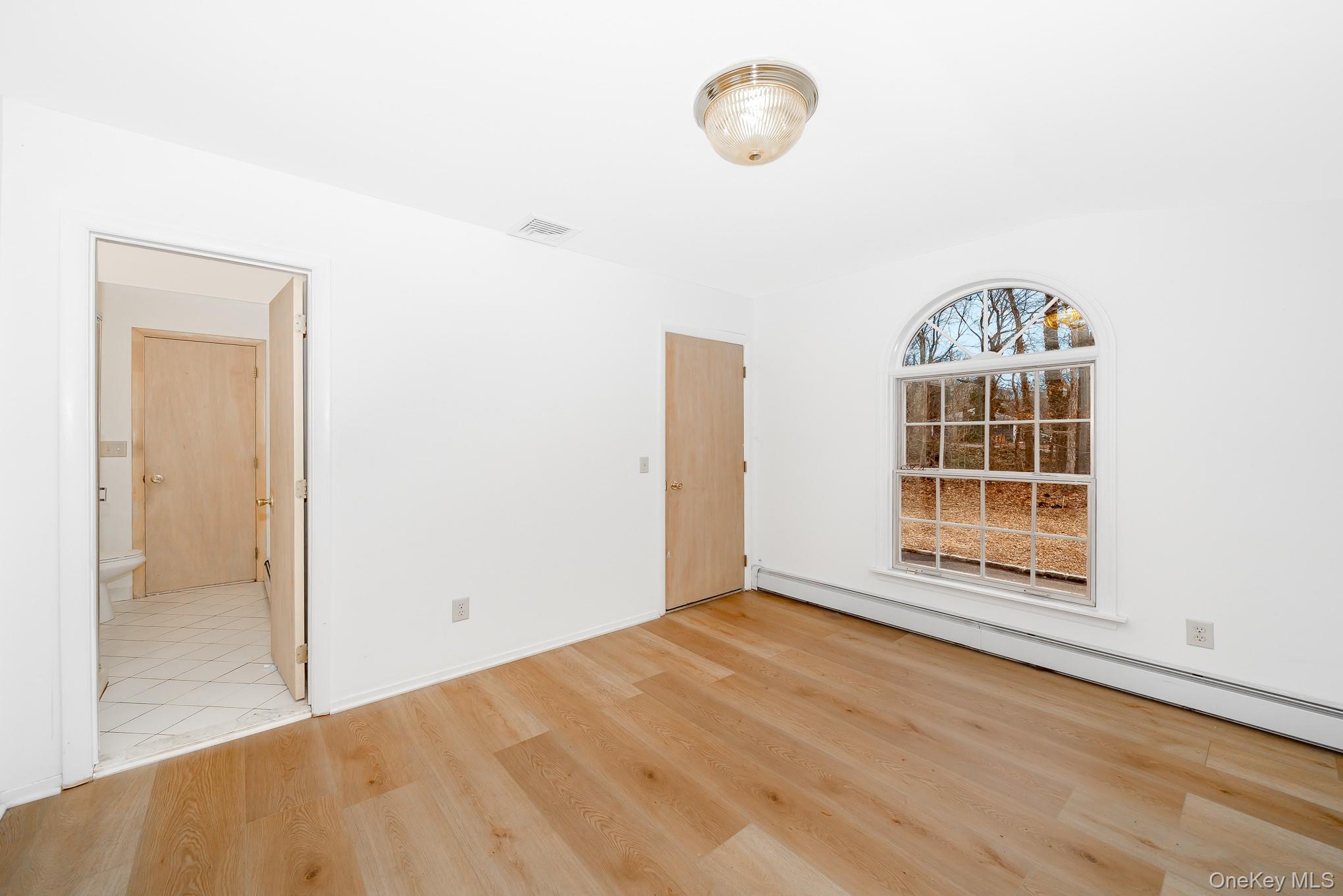 #20 photo, 263 N Country Road, מחוז סאפוק Smithtown , NY 11787