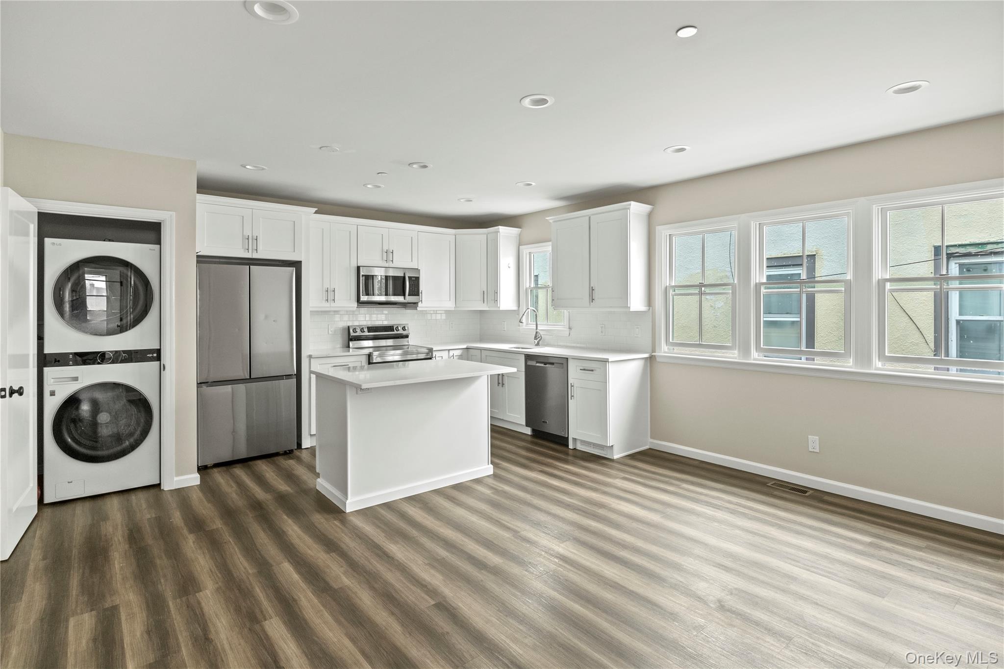 #2 photo, 269 Bayville Avenue, Bayville , NY 11709