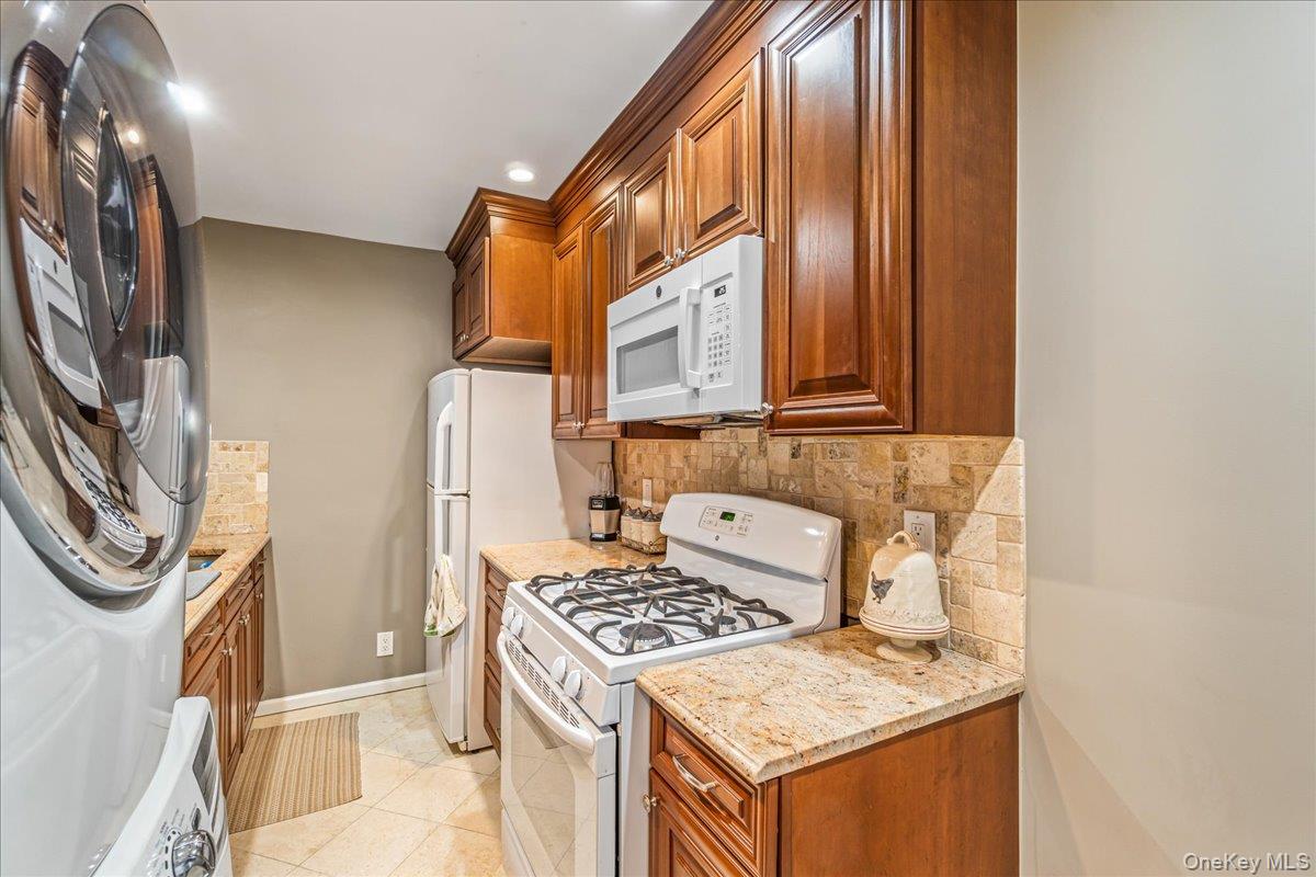 #7 photo, 15-49 160th Street, Whitestone , NY 11357