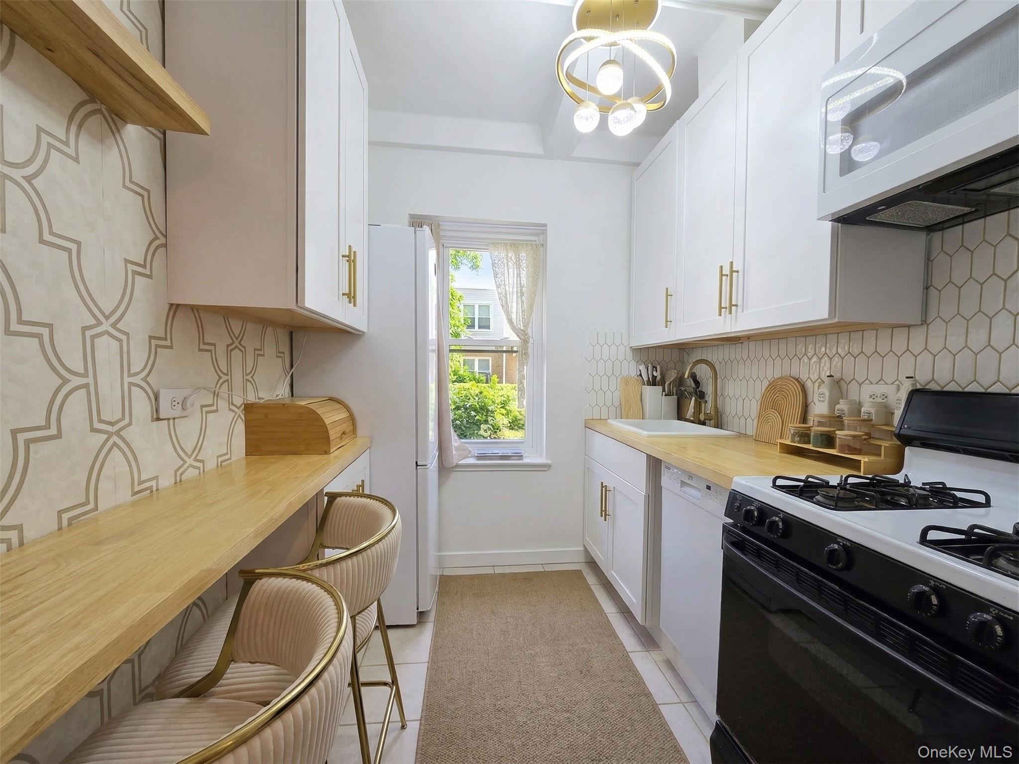 #5 photo, 147-15 Village, Briarwood , NY 11435