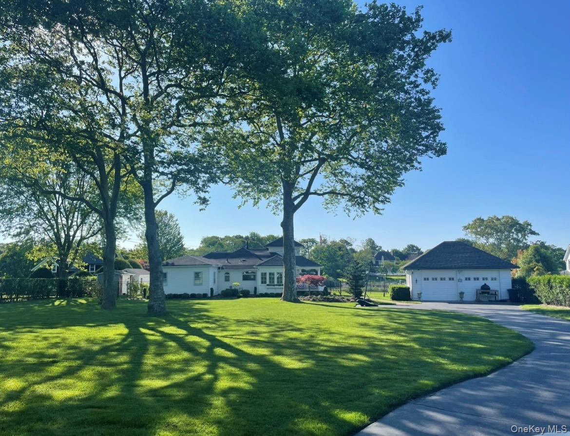 #1 photo, 67 Lake Avenue, מחוז סאפוק Center Moriches , NY 11934