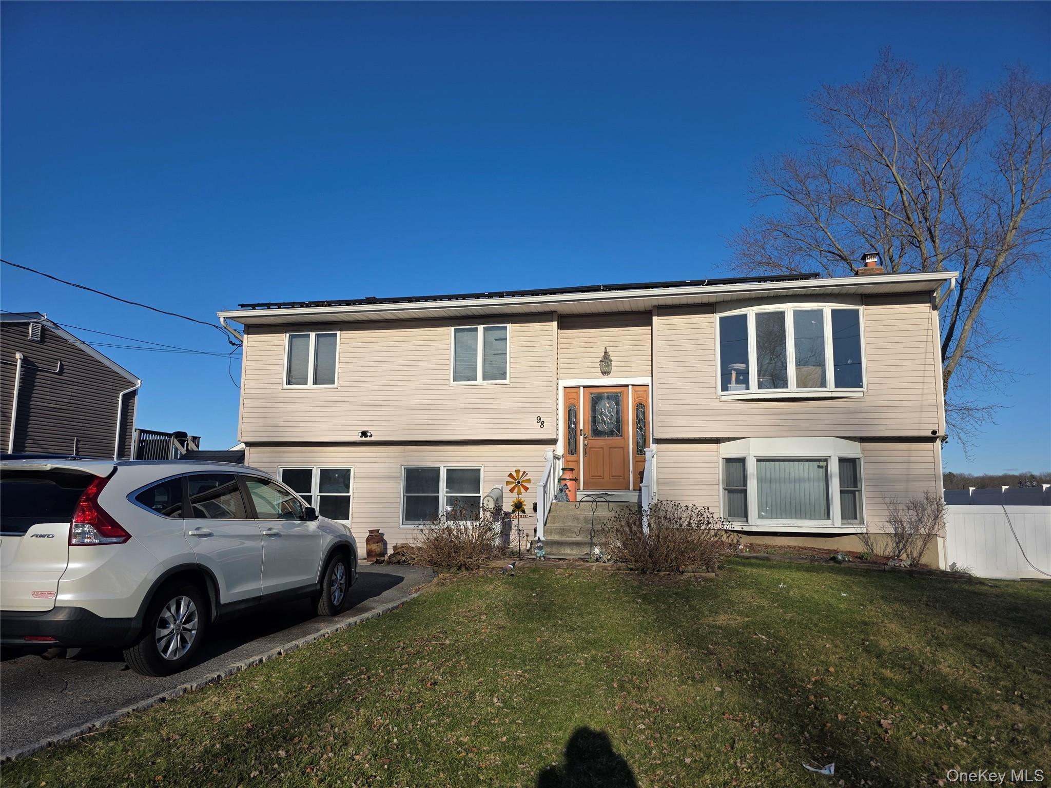 #1 photo, 98 Andrew Avenue, מחוז סאפוק Islip Terrace , NY 11752