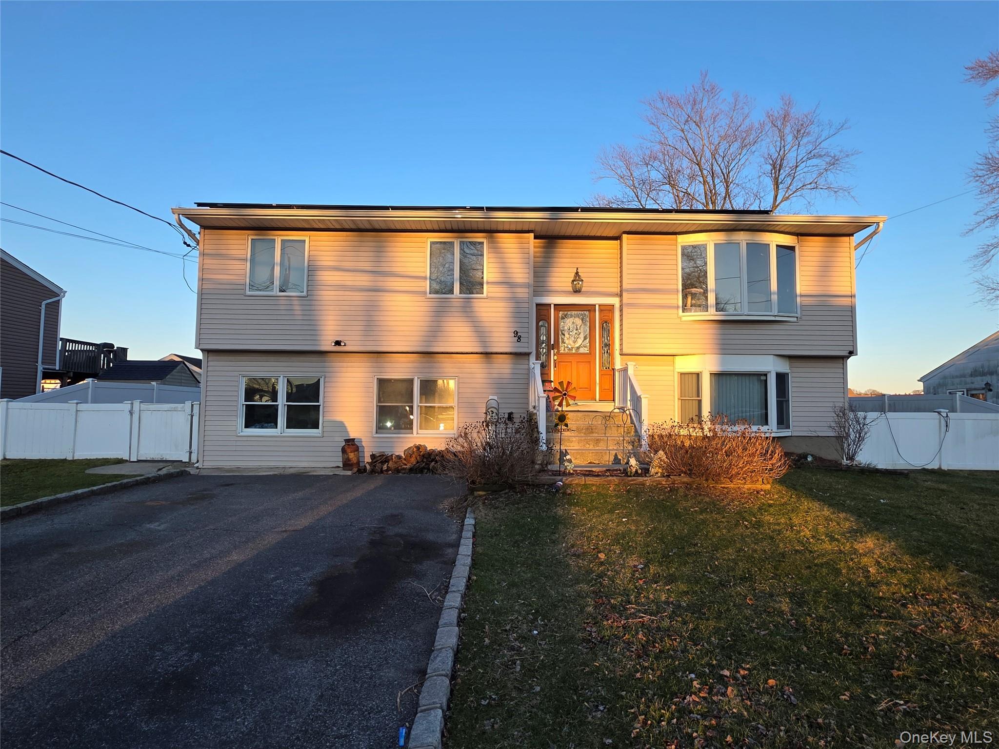 #2 photo, 98 Andrew Avenue, מחוז סאפוק Islip Terrace , NY 11752