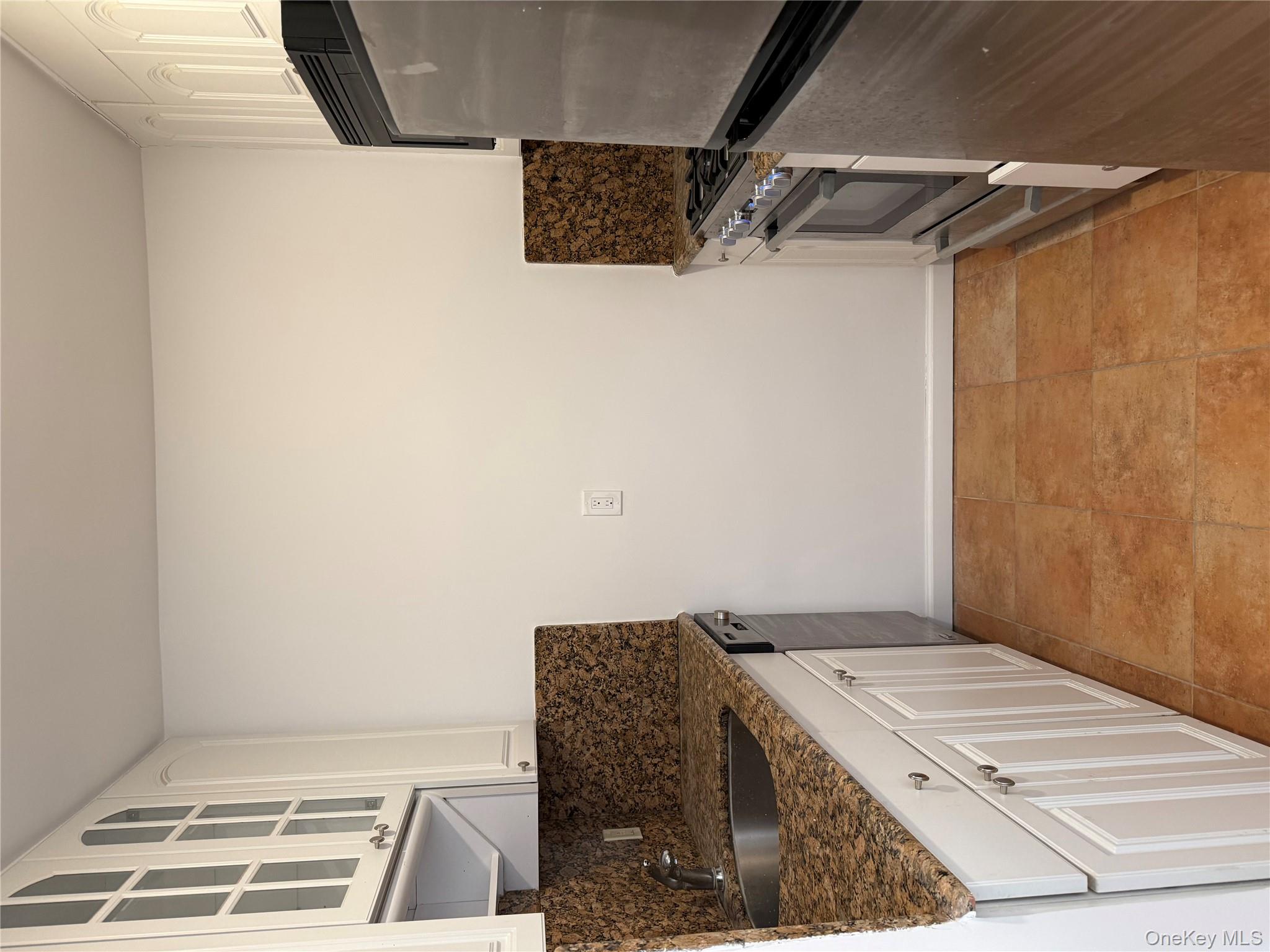 #9 photo, 3 Birchwood Court, Mineola , NY 11501