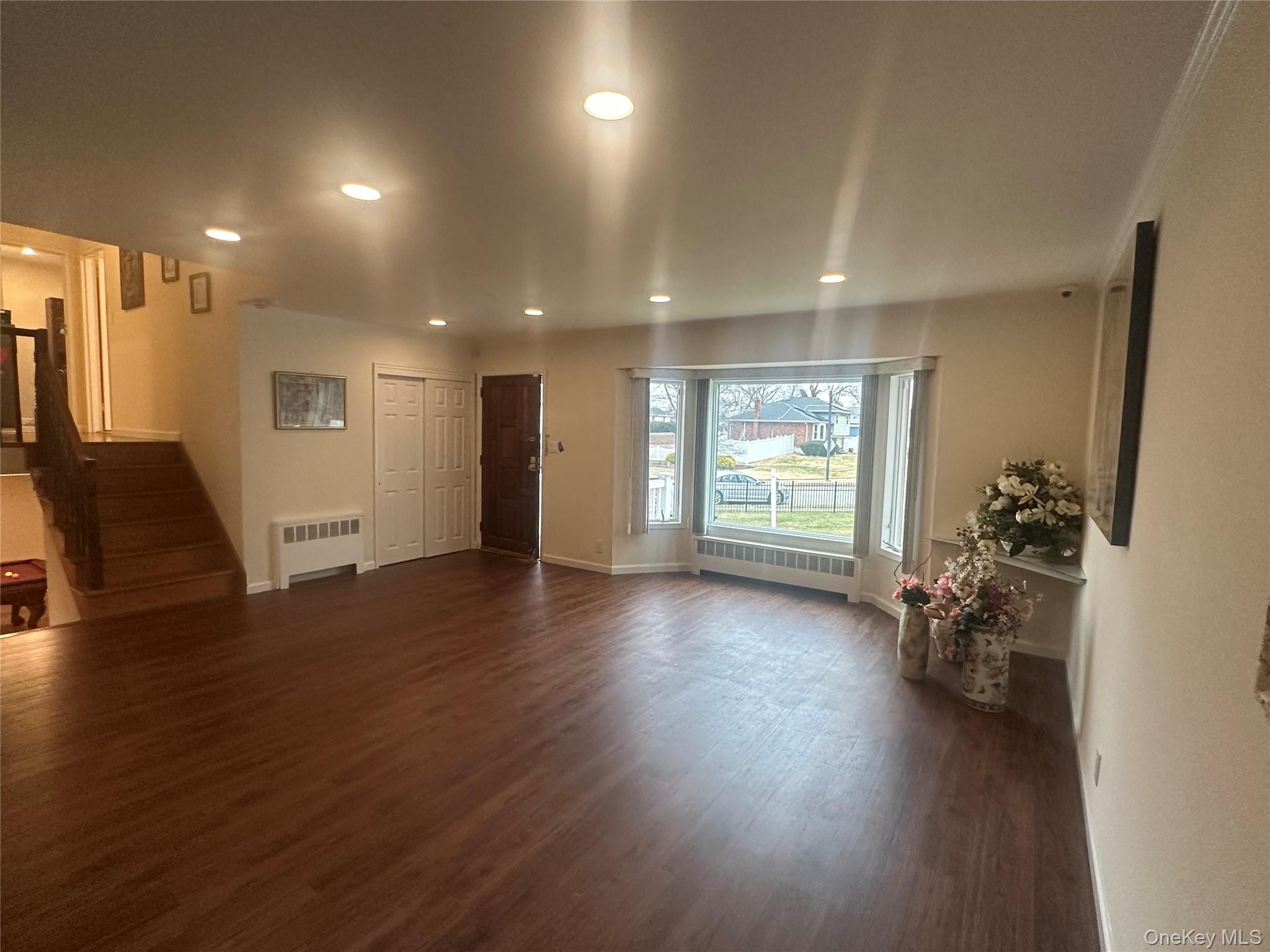 #7 photo, 12 Parkdale Drive, Farmingdale , NY 11735