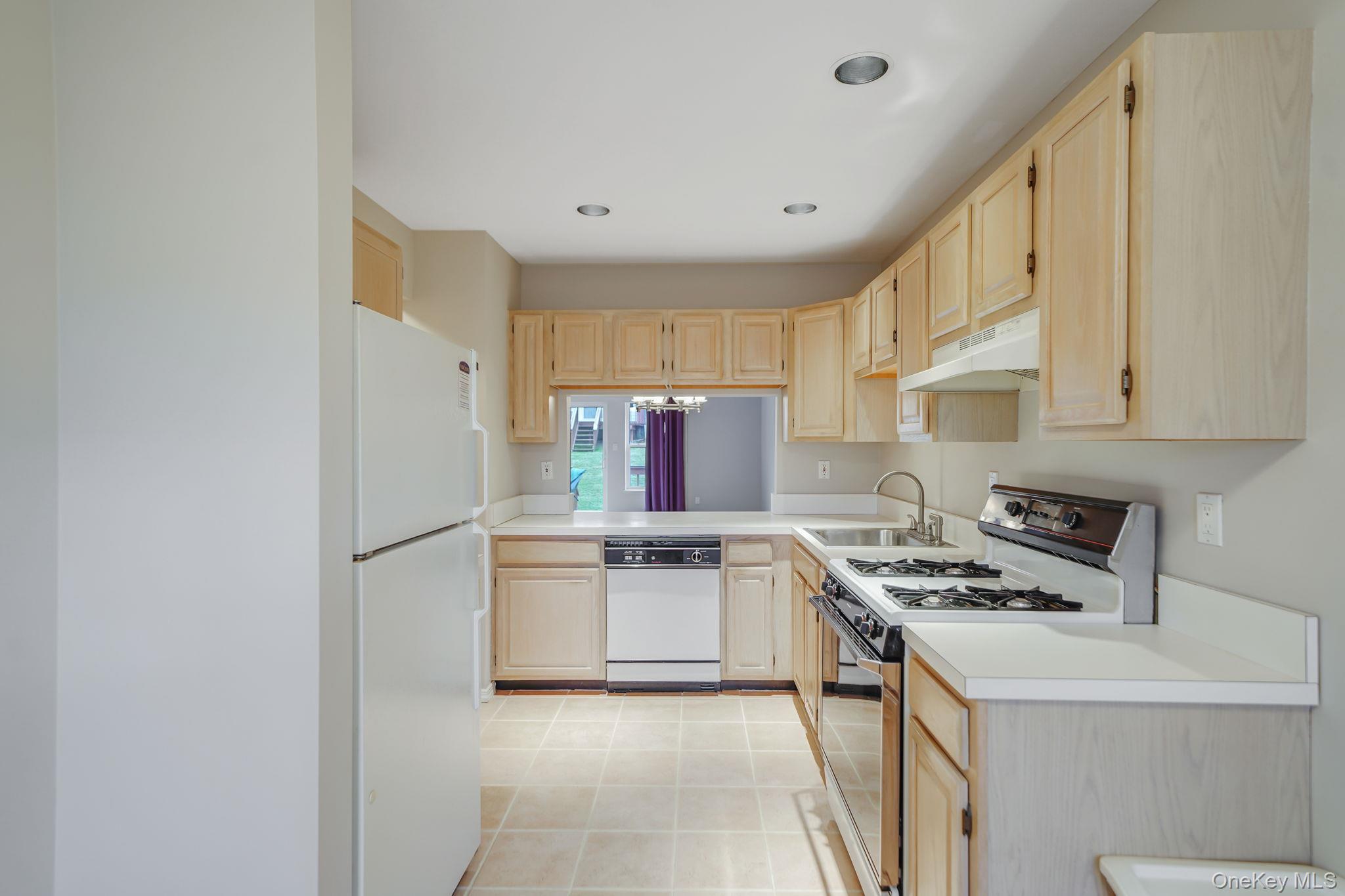 #6 photo, 18 Summerfield Circle, Central Islip , NY 11722