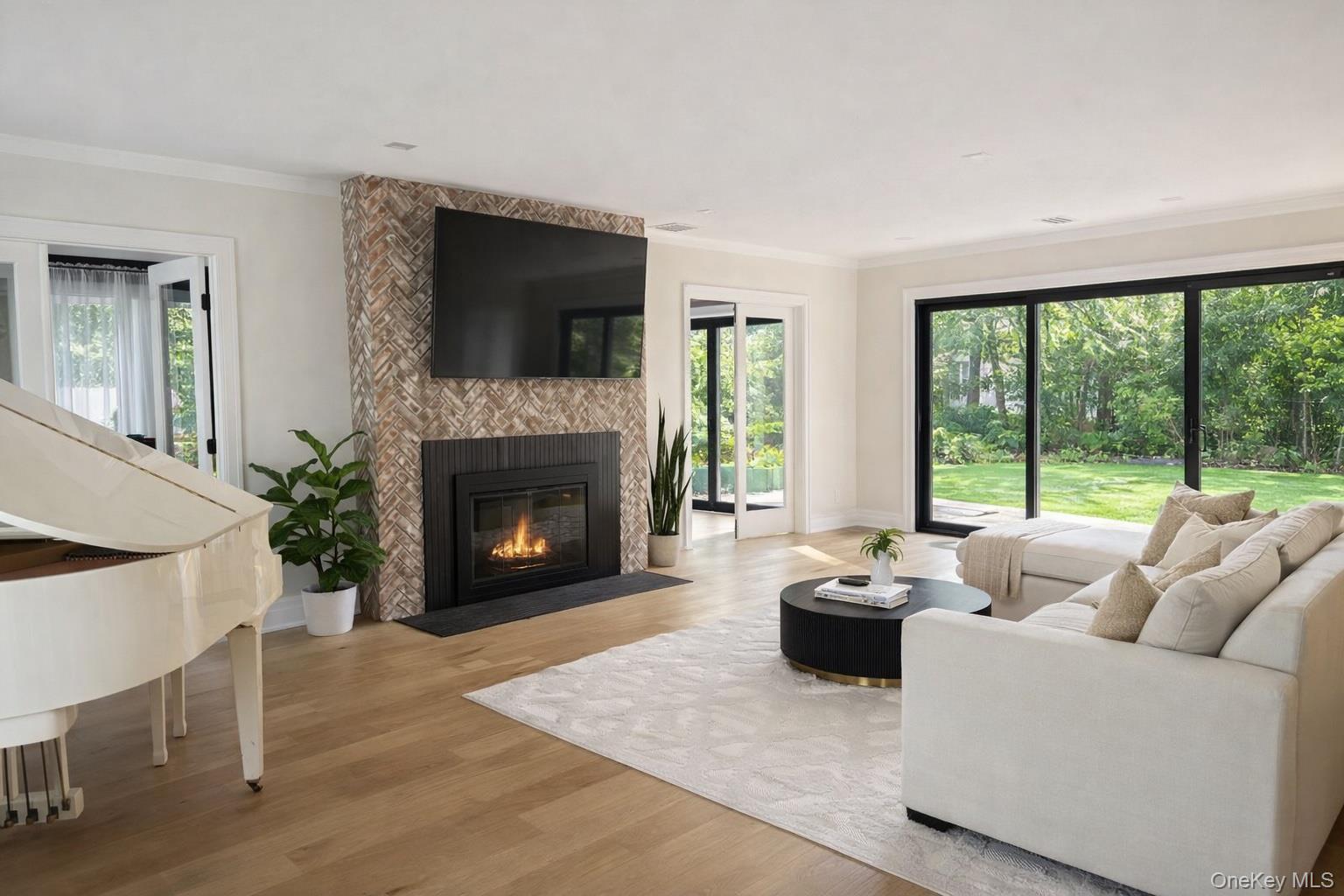 #10 photo, Pettit Drive, Dix Hills , NY 11746