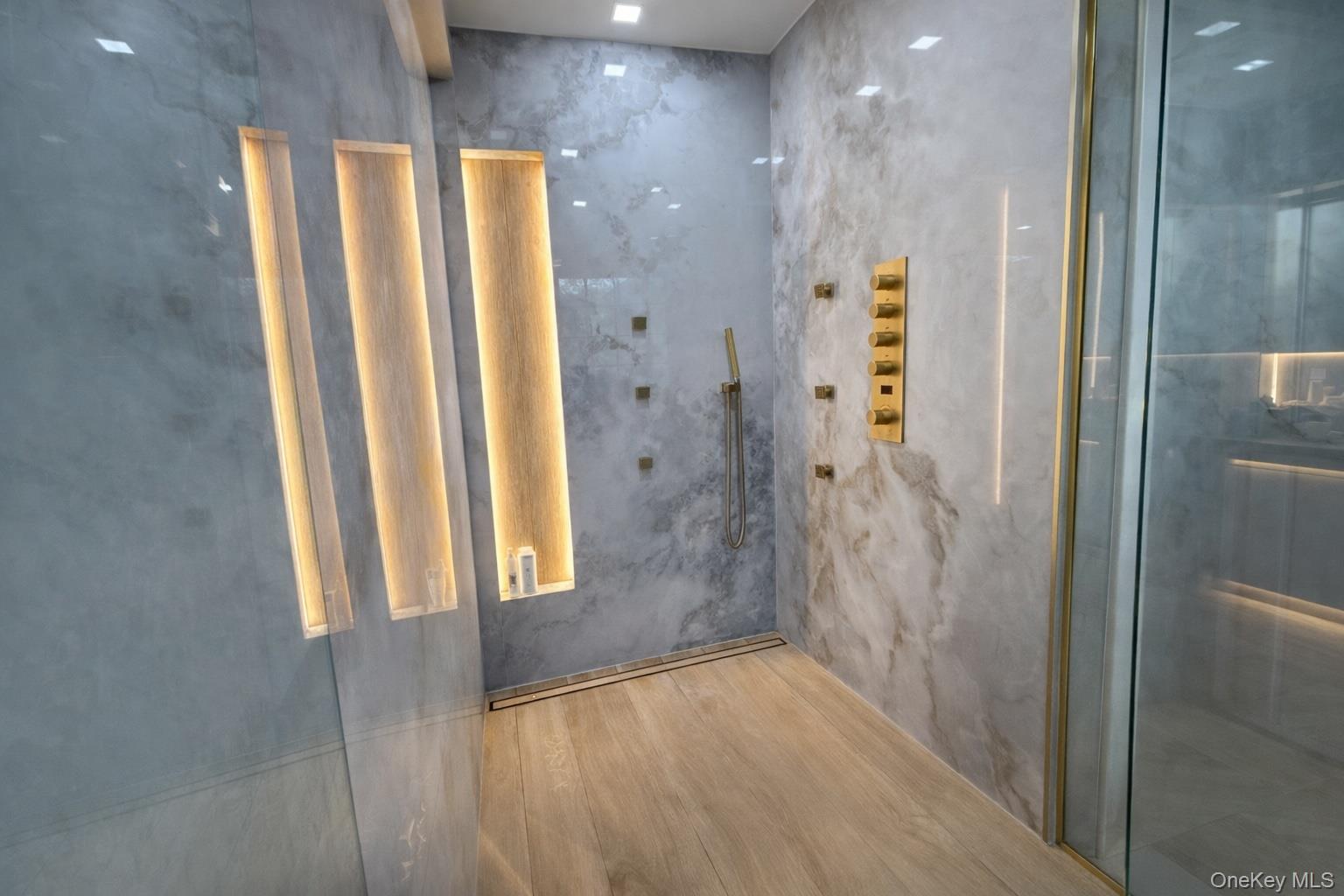 #18 photo, Pettit Drive, Dix Hills , NY 11746