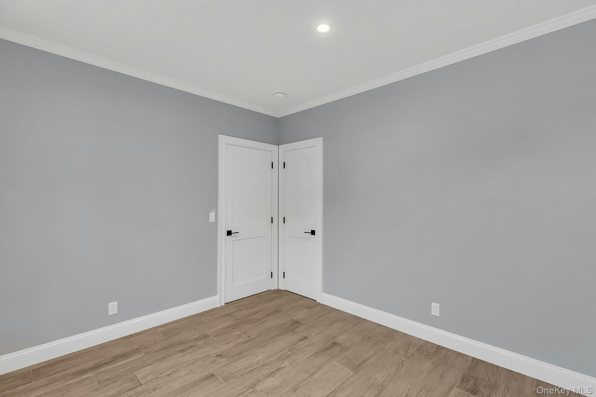 #16 photo, 156 W Broadway, Port Jefferson , NY 11777