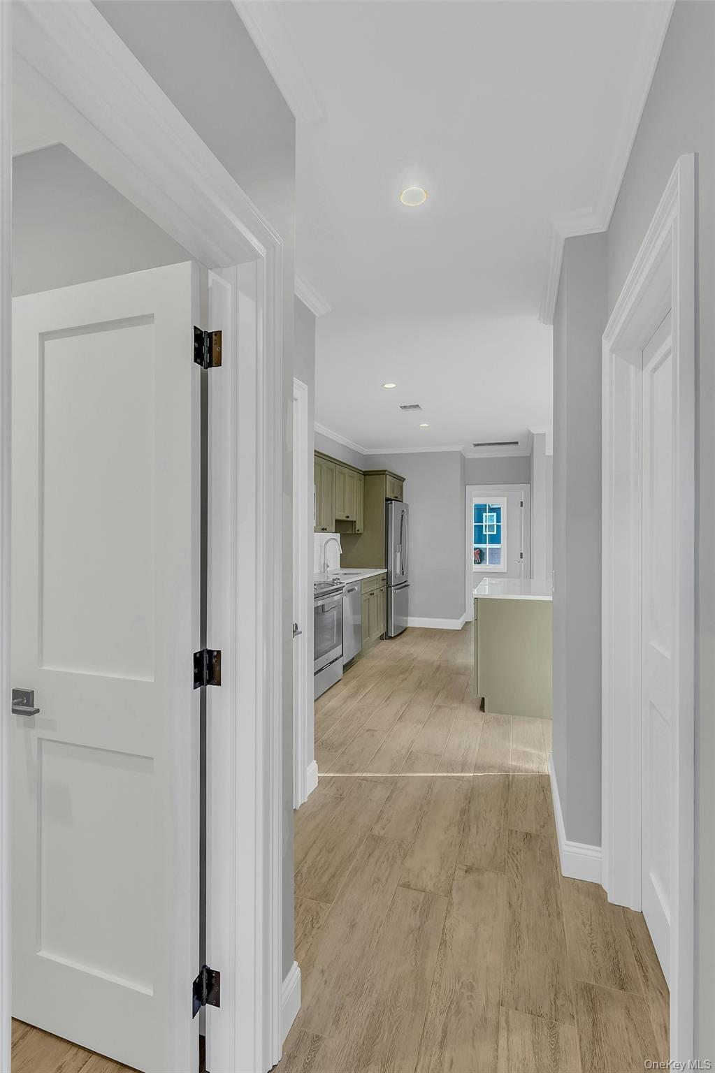 #3 photo, 156 W Broadway, Port Jefferson , NY 11777