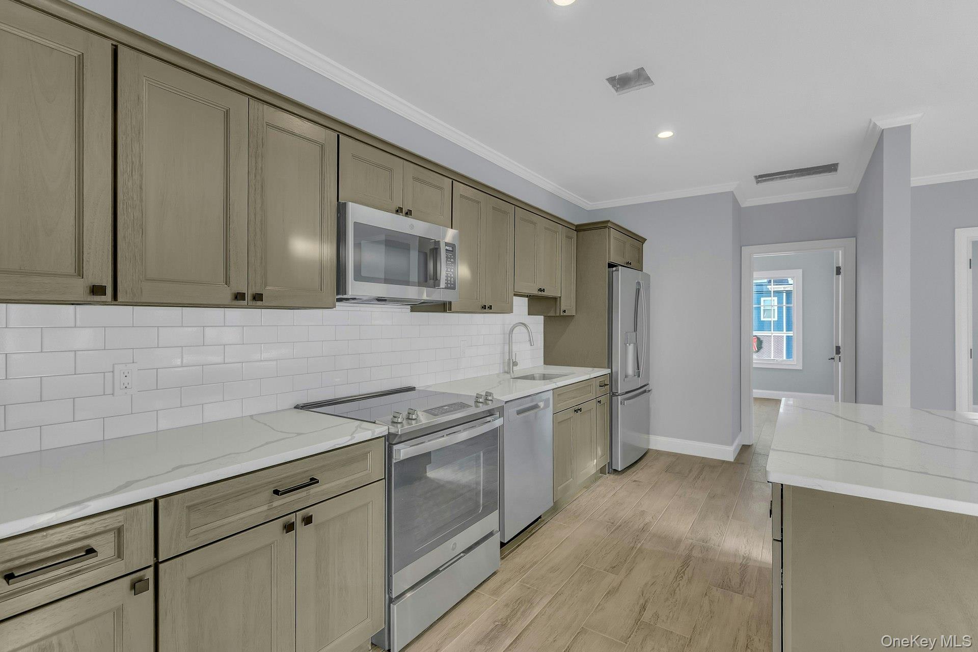 #5 photo, 156 W Broadway, Port Jefferson , NY 11777