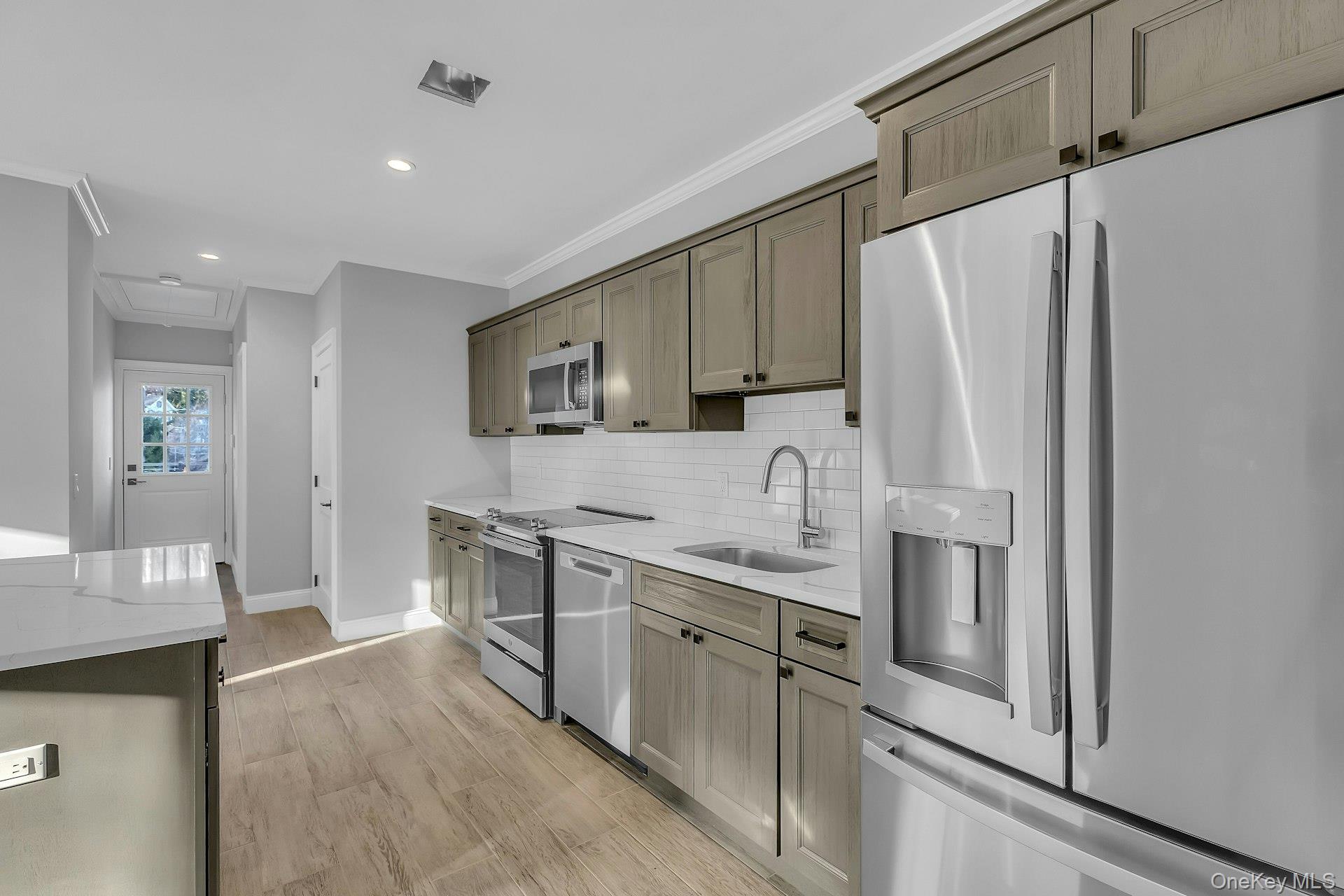 #6 photo, 156 W Broadway, Port Jefferson , NY 11777