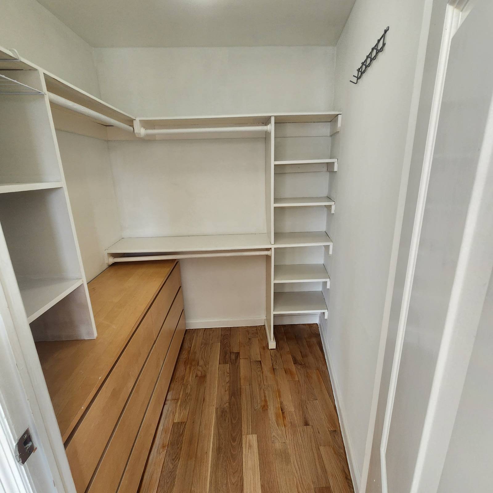 #8 photo, 66-83 70th Street, Middle Village , NY 11379