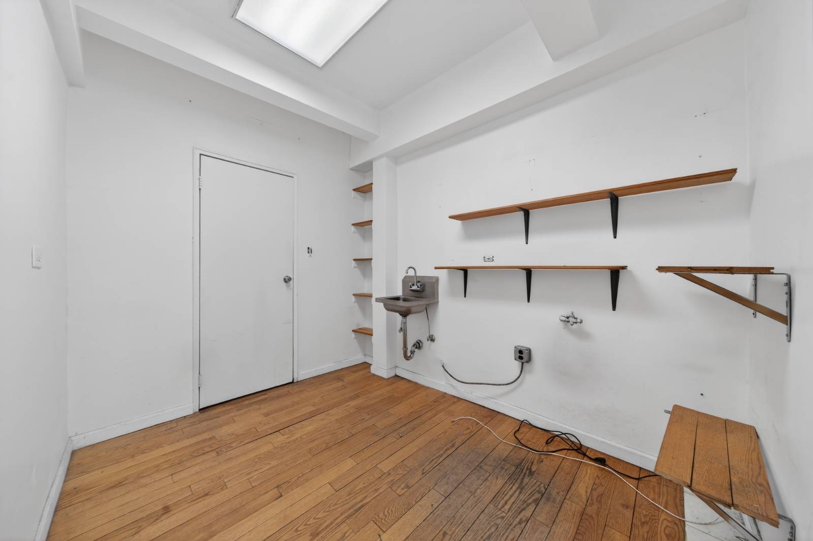 #6 photo, 142-05 Roosevelt Ave, Suite 134, Flushing , NY 11354