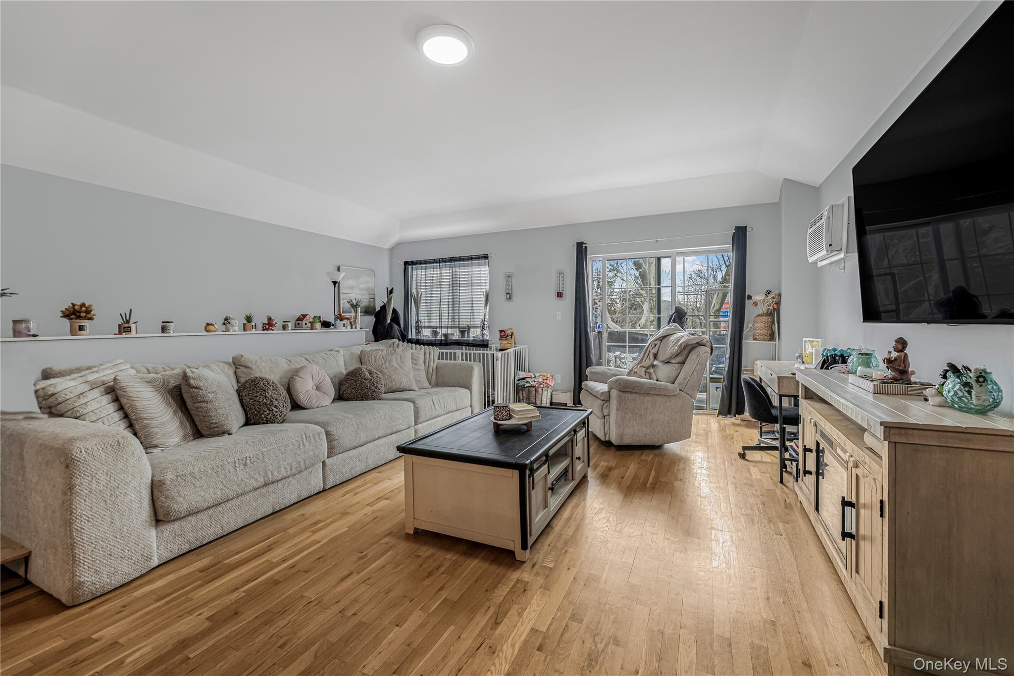 #4 photo, 244 Prentiss Avenue, Bronx , NY 10465