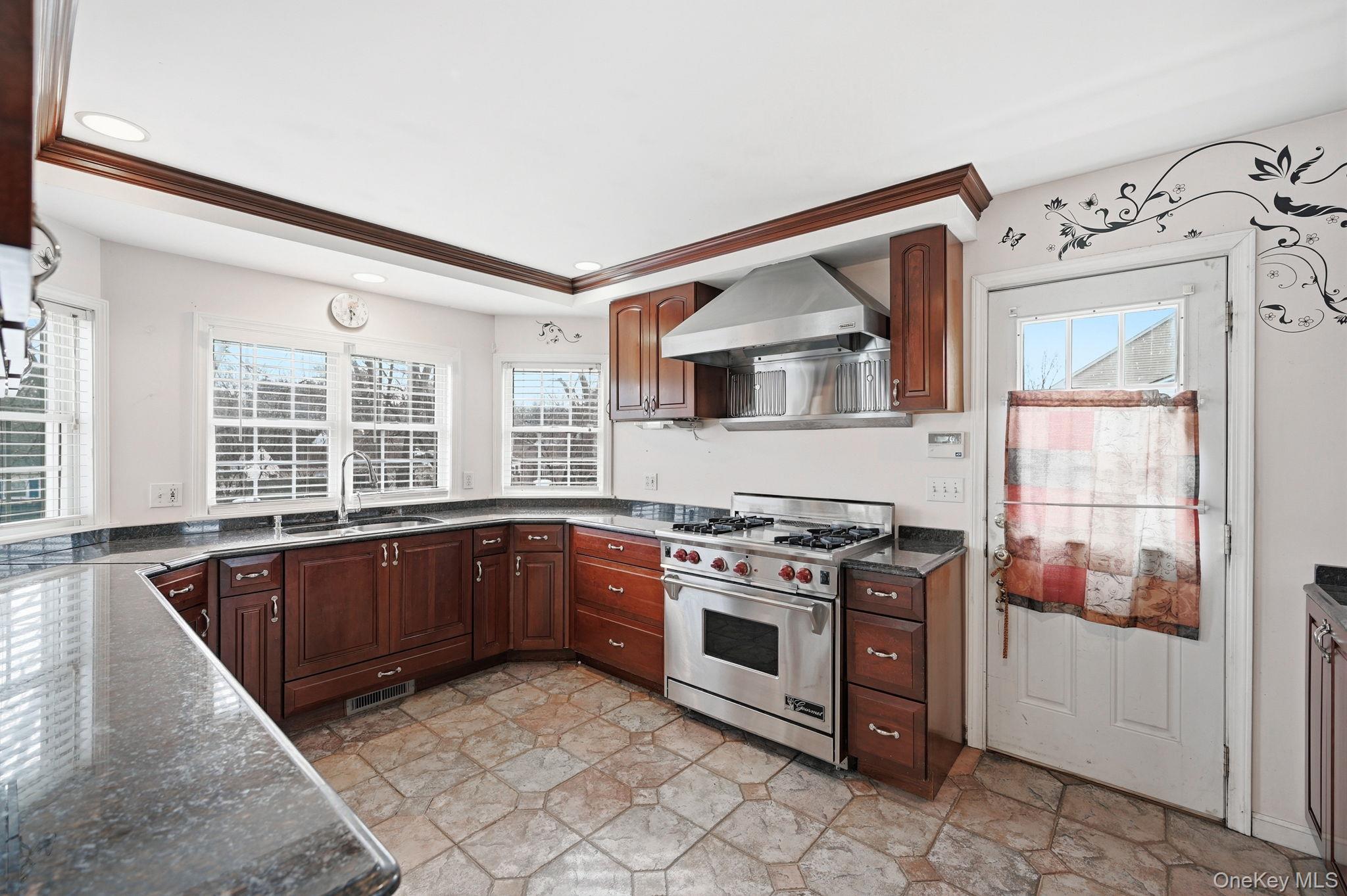 #12 photo, 186 Violet Avenue, Poughkeepsie , NY 12601