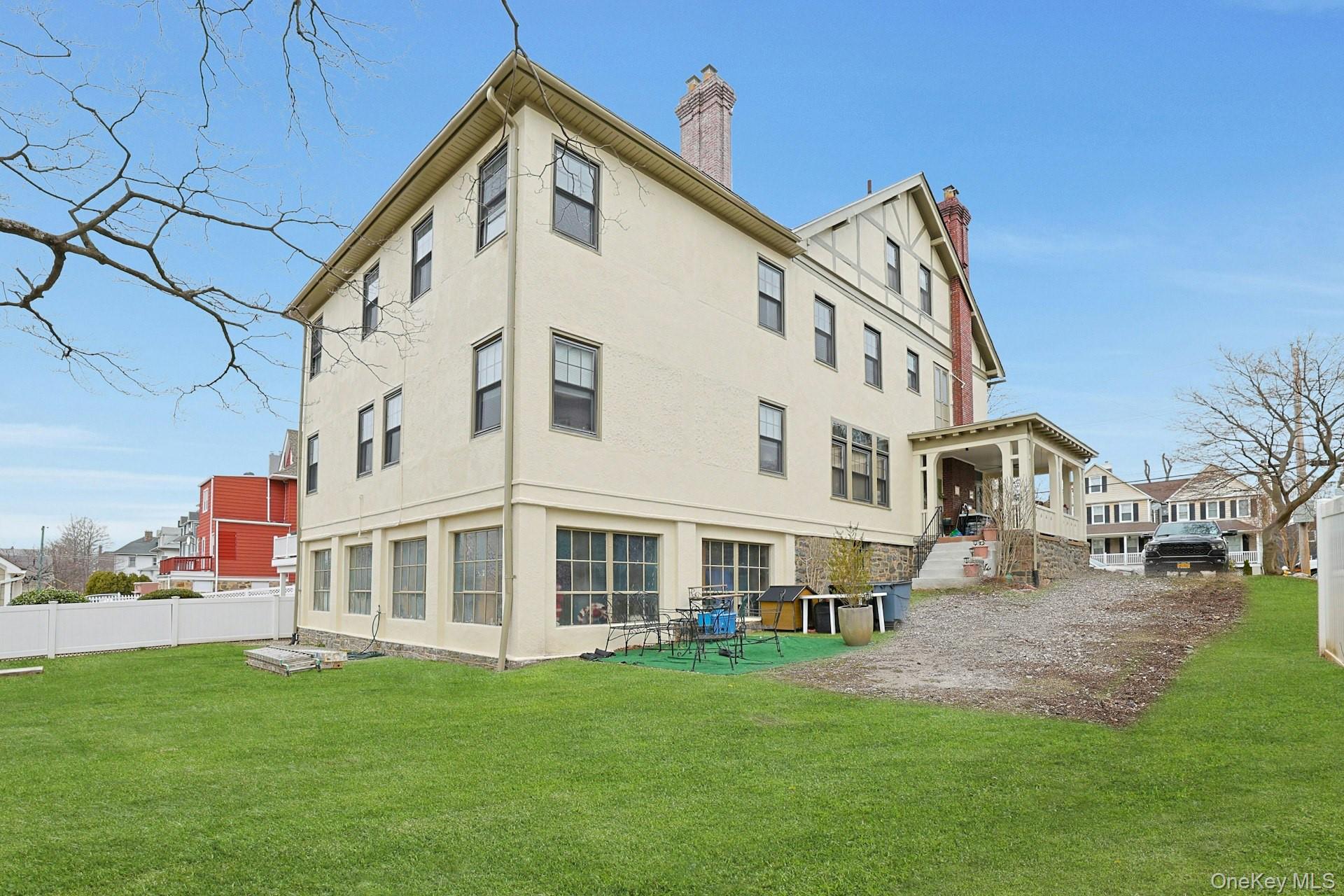 #2 photo, 39 Neptune Avenue, New Rochelle , NY 10805