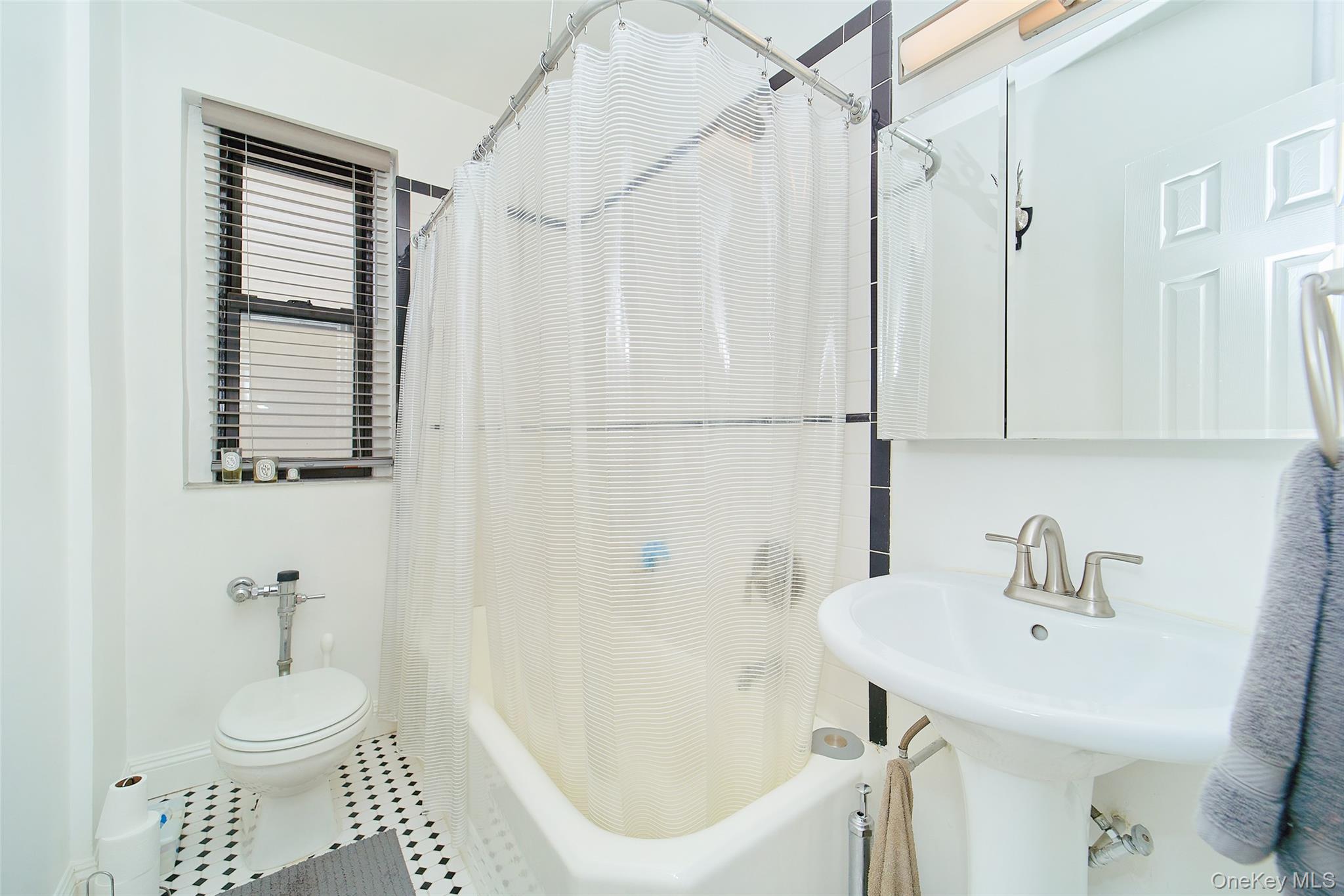 #19 photo, 2962 Decatur Avenue, Bronx , NY 10458