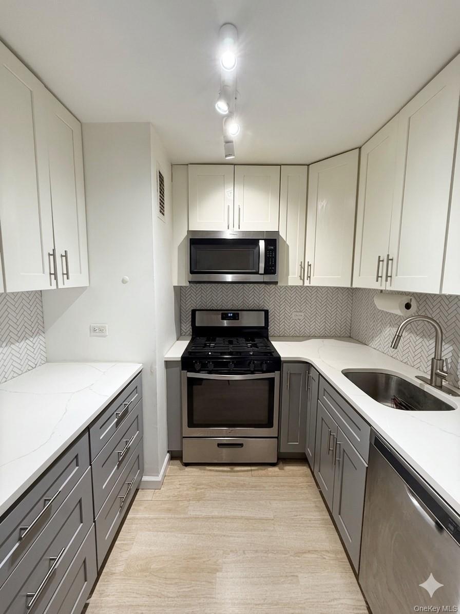 #4 photo, 77 Fulton Street, New York (Manhattan) , NY 10038