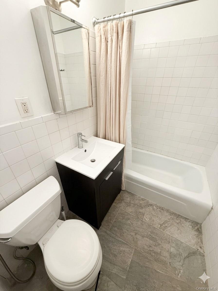 #7 photo, 77 Fulton Street, New York (Manhattan) , NY 10038