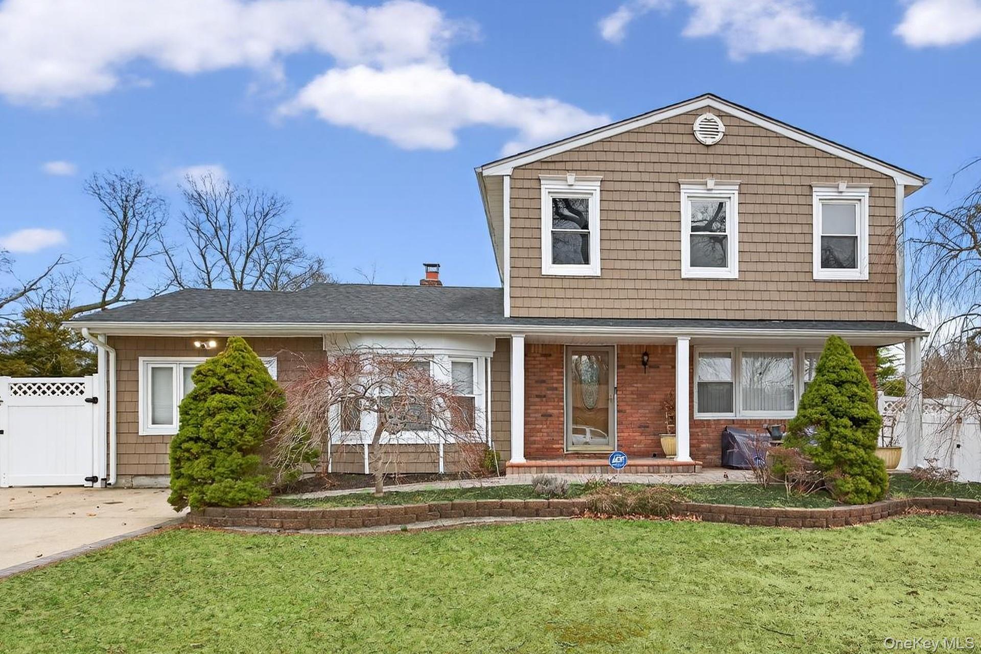 #1 photo, 11 Dorchester Drive, सफ़ोक काउंटी Coram , NY 11727