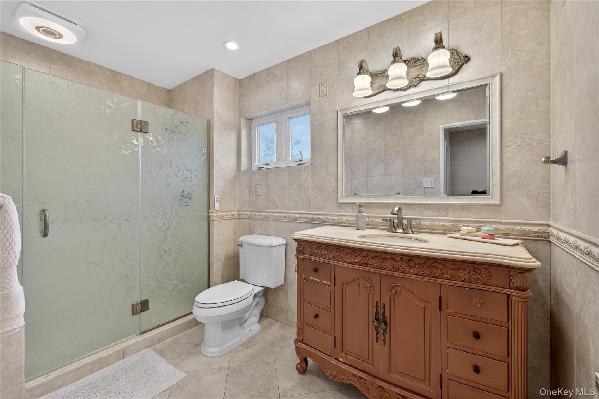 #17 photo, 11 Dorchester Drive, सफ़ोक काउंटी Coram , NY 11727