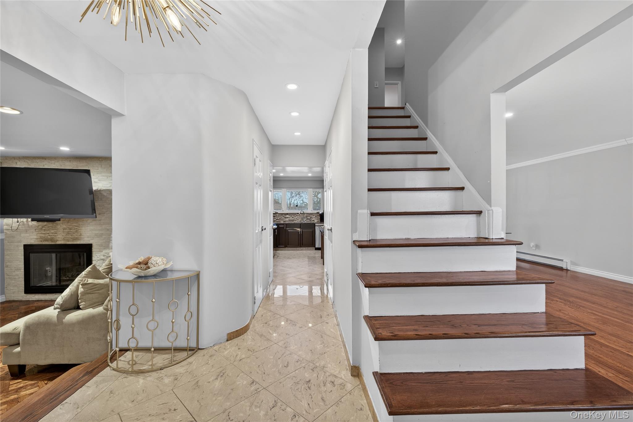 #2 photo, 11 Dorchester Drive, सफ़ोक काउंटी Coram , NY 11727