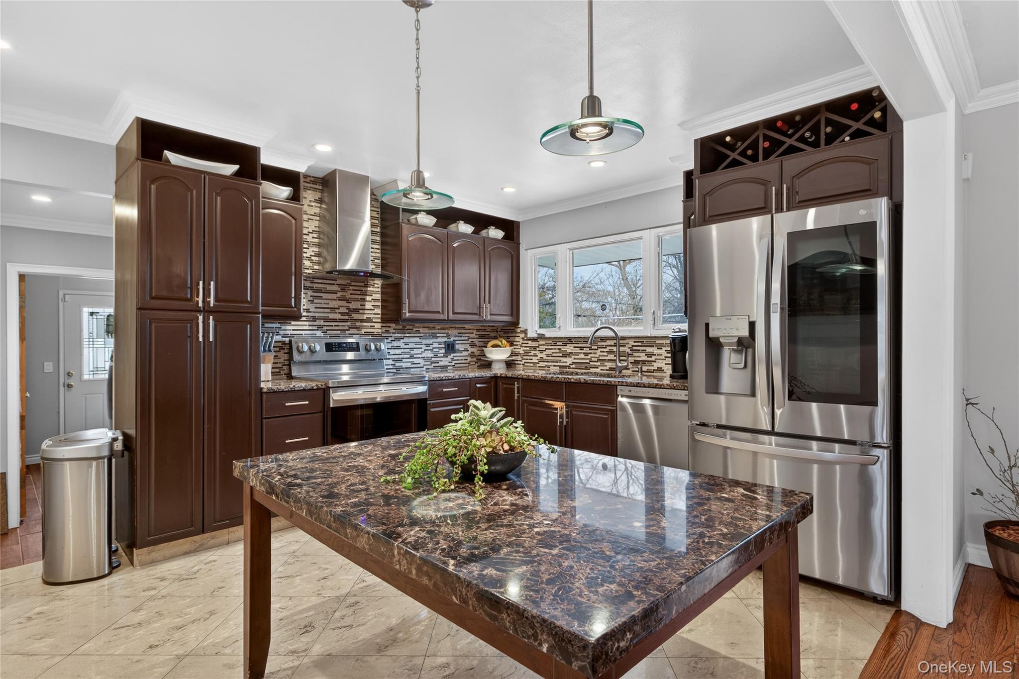 #7 photo, 11 Dorchester Drive, सफ़ोक काउंटी Coram , NY 11727