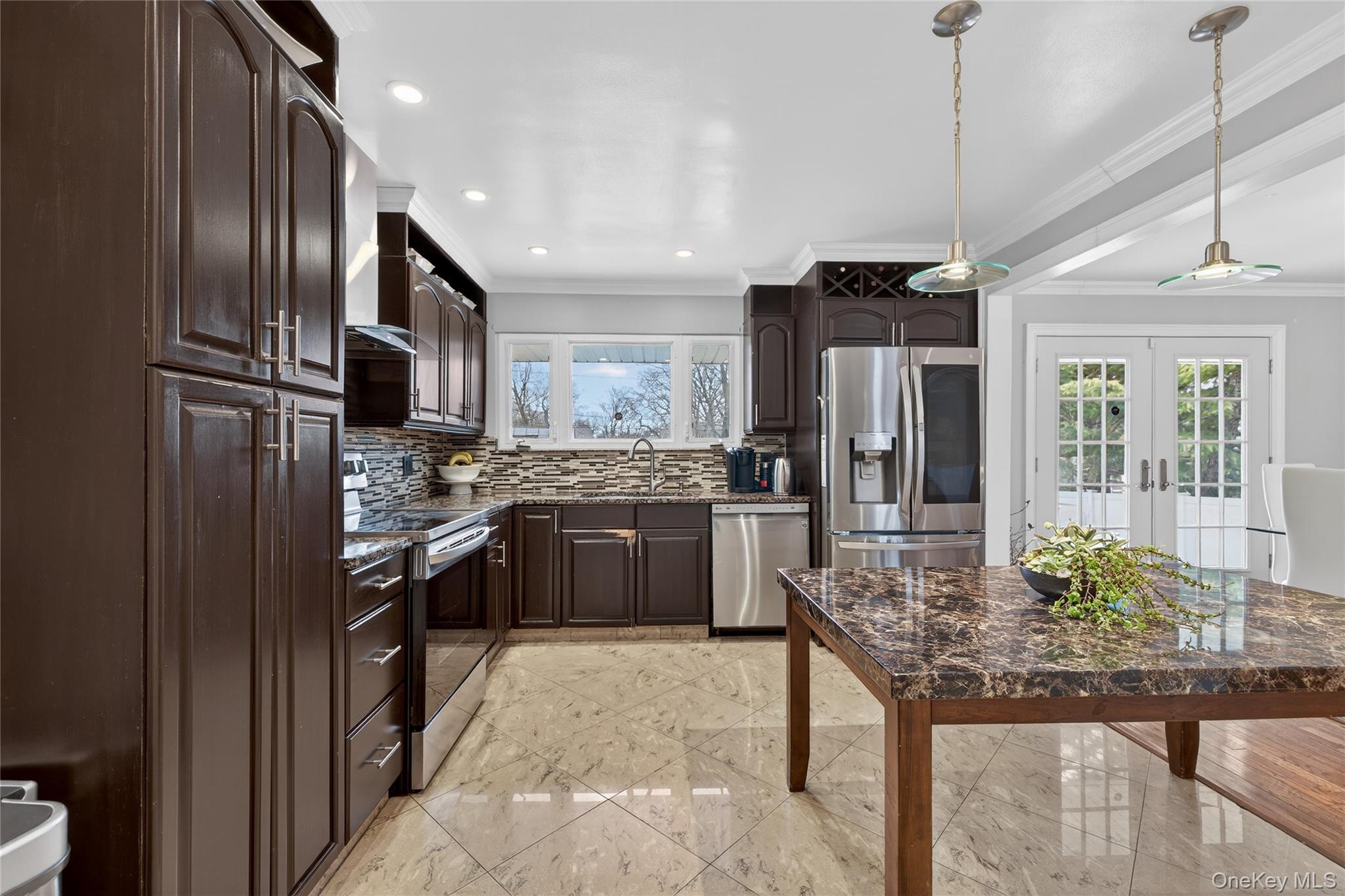 #8 photo, 11 Dorchester Drive, सफ़ोक काउंटी Coram , NY 11727