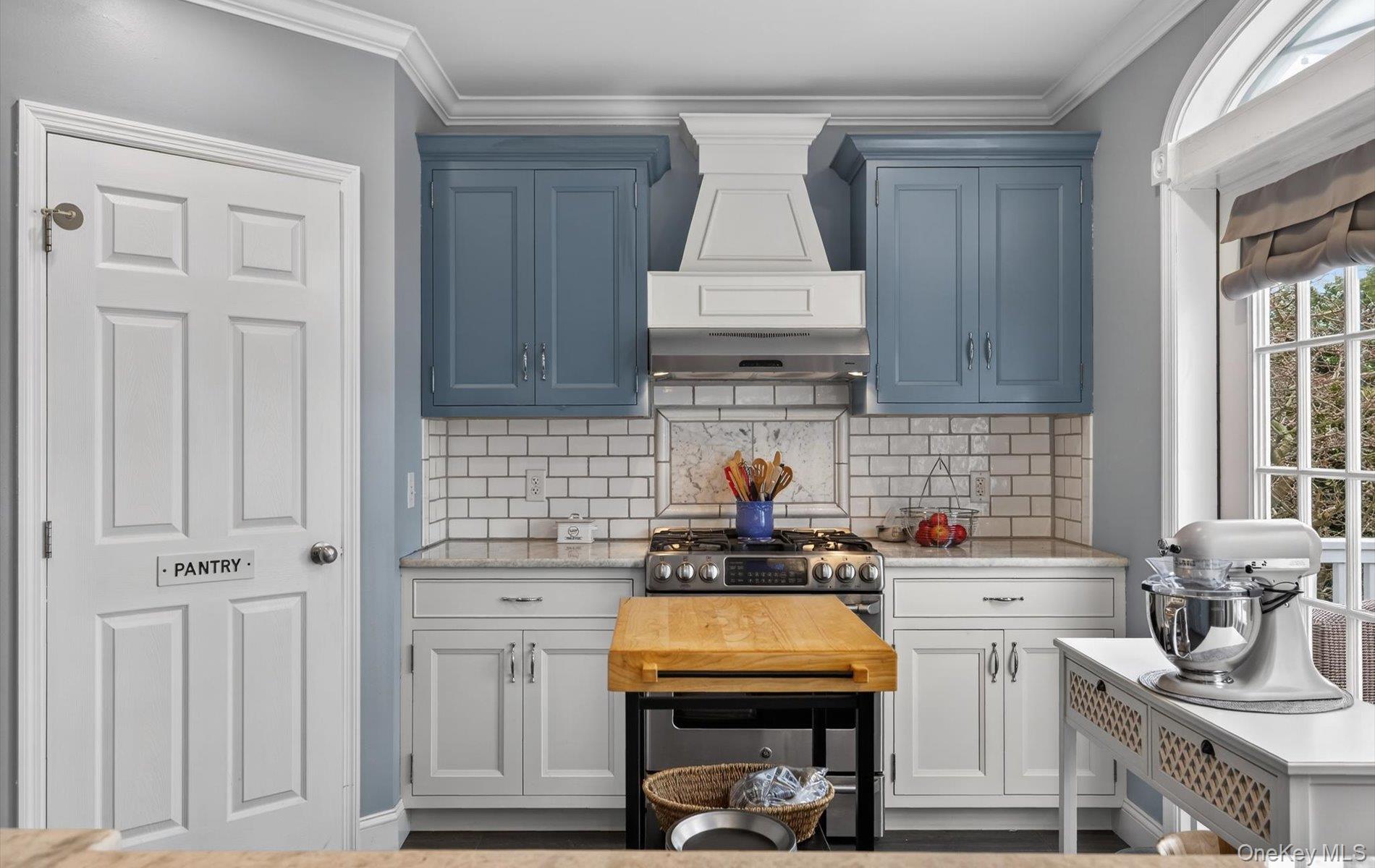 #9 photo, 108 Awixa Avenue, सफ़ोक काउंटी Bay Shore , NY 11706