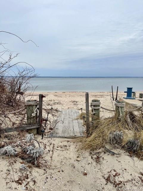 #1 photo, 9 Greenwich Avenue, Bayville , NY 11709