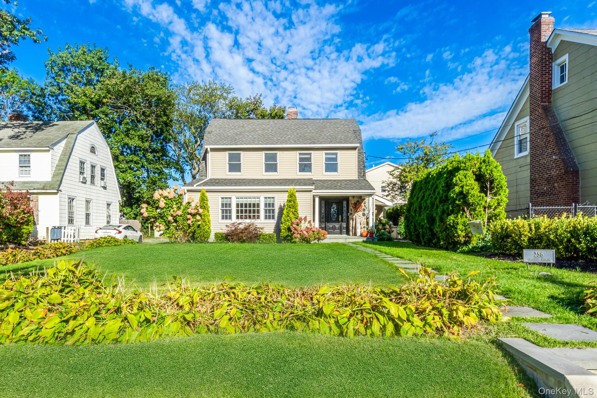 #1 photo, 256 Garfield Avenue, Mineola , NY 11501