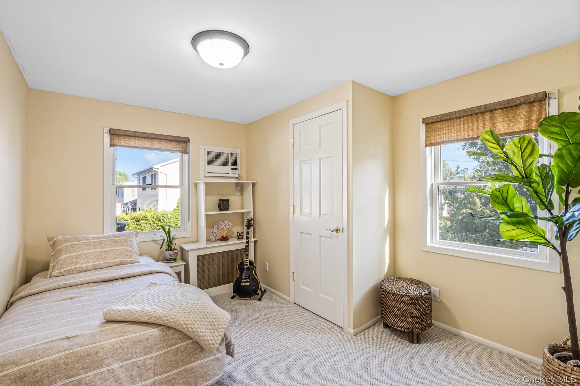 #14 photo, 256 Garfield Avenue, Mineola , NY 11501