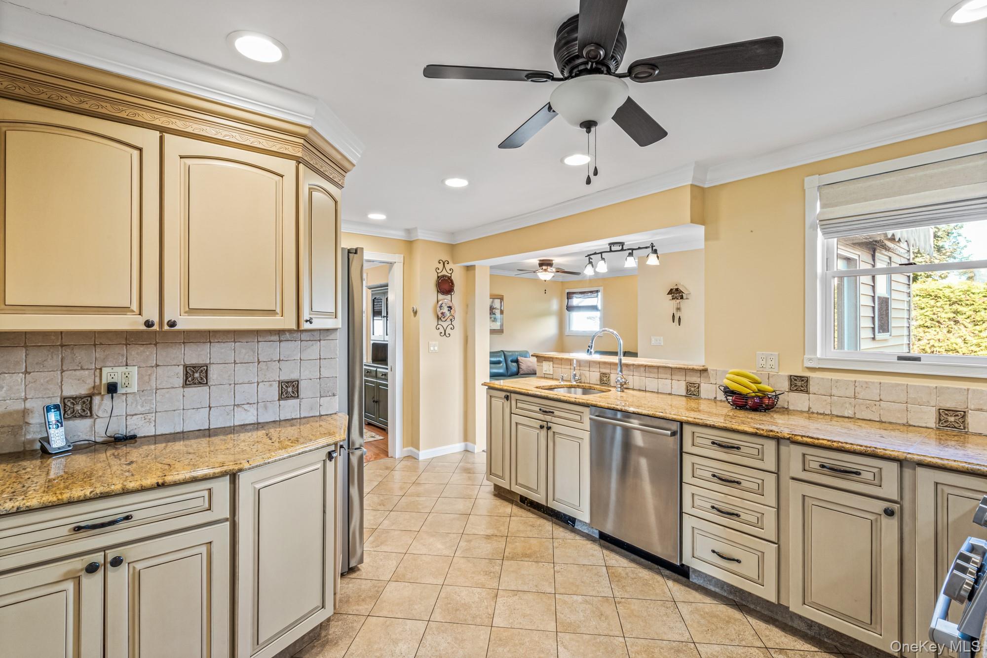 #5 photo, 256 Garfield Avenue, Mineola , NY 11501