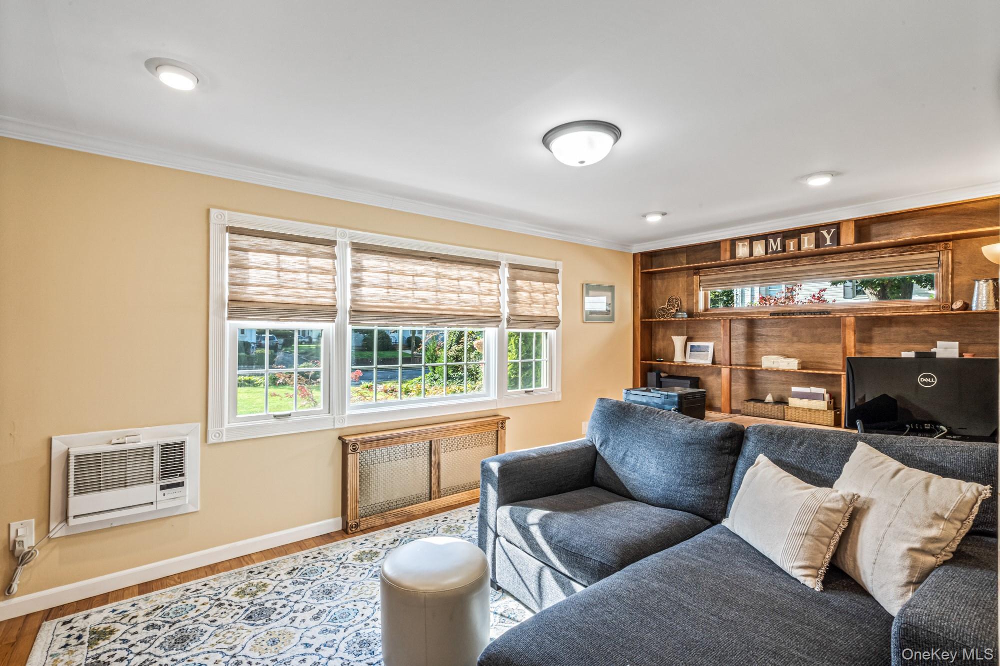 #8 photo, 256 Garfield Avenue, Mineola , NY 11501