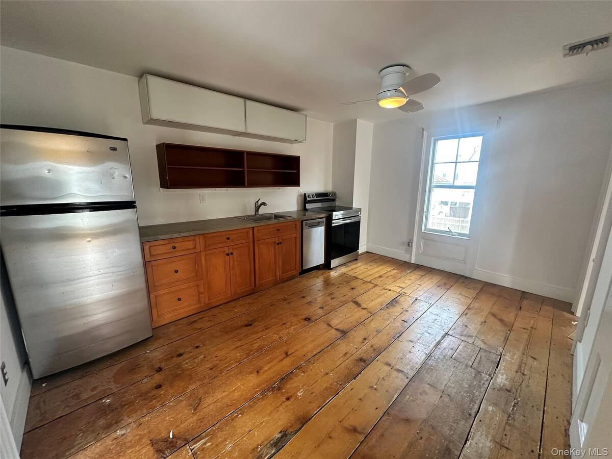 #4 photo, 744 Main Street, #2, Greenport , NY 11944