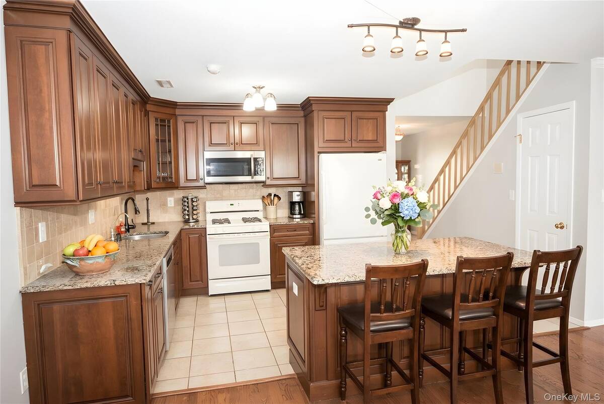 #3 photo, 359 Colonial Circle, Manorville , NY 11949