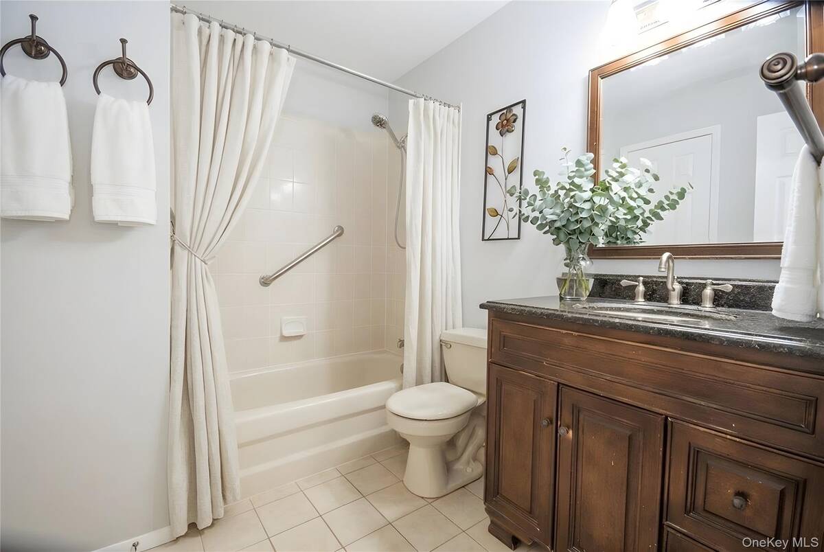 #7 photo, 359 Colonial Circle, Manorville , NY 11949