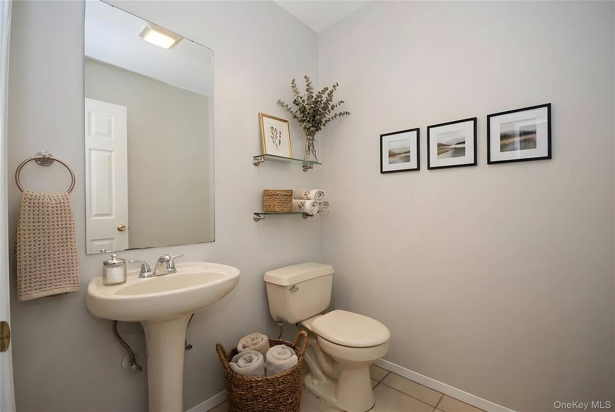 #8 photo, 359 Colonial Circle, Manorville , NY 11949