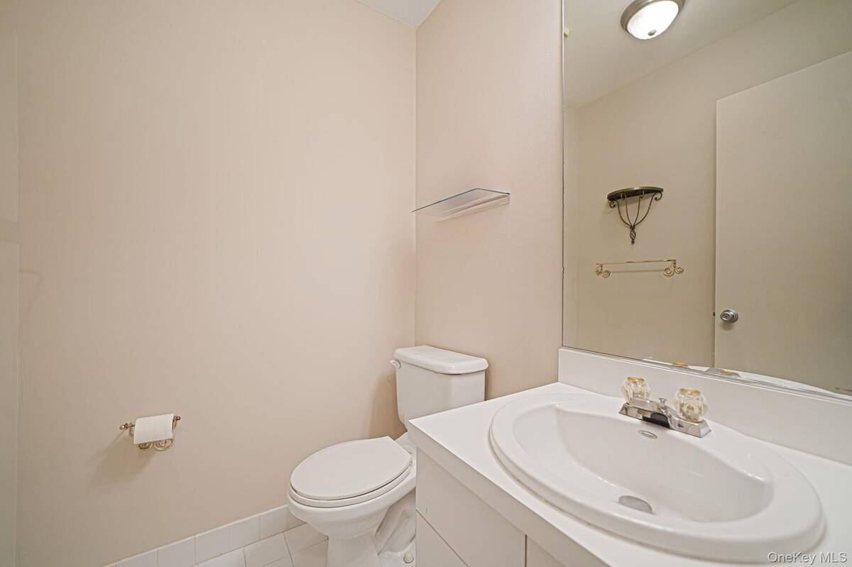 #13 photo, 18 Summerfield Circle, Central Islip , NY 11722