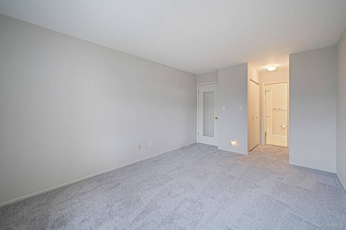 #17 photo, 18 Summerfield Circle, Central Islip , NY 11722