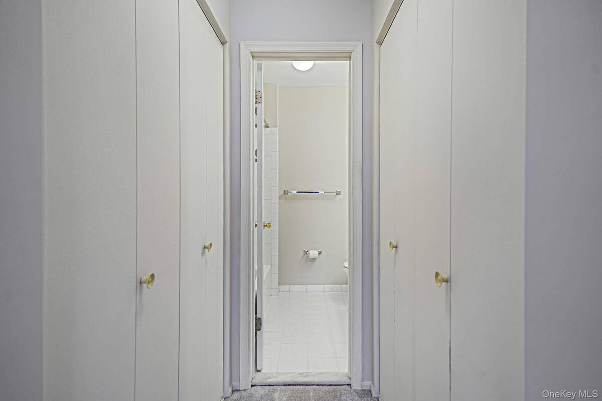 #19 photo, 18 Summerfield Circle, Central Islip , NY 11722