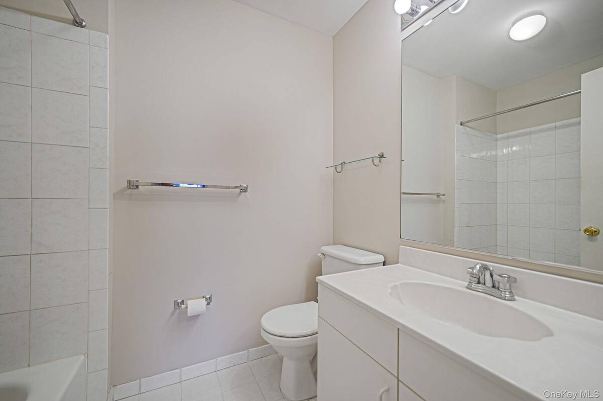 #20 photo, 18 Summerfield Circle, Central Islip , NY 11722