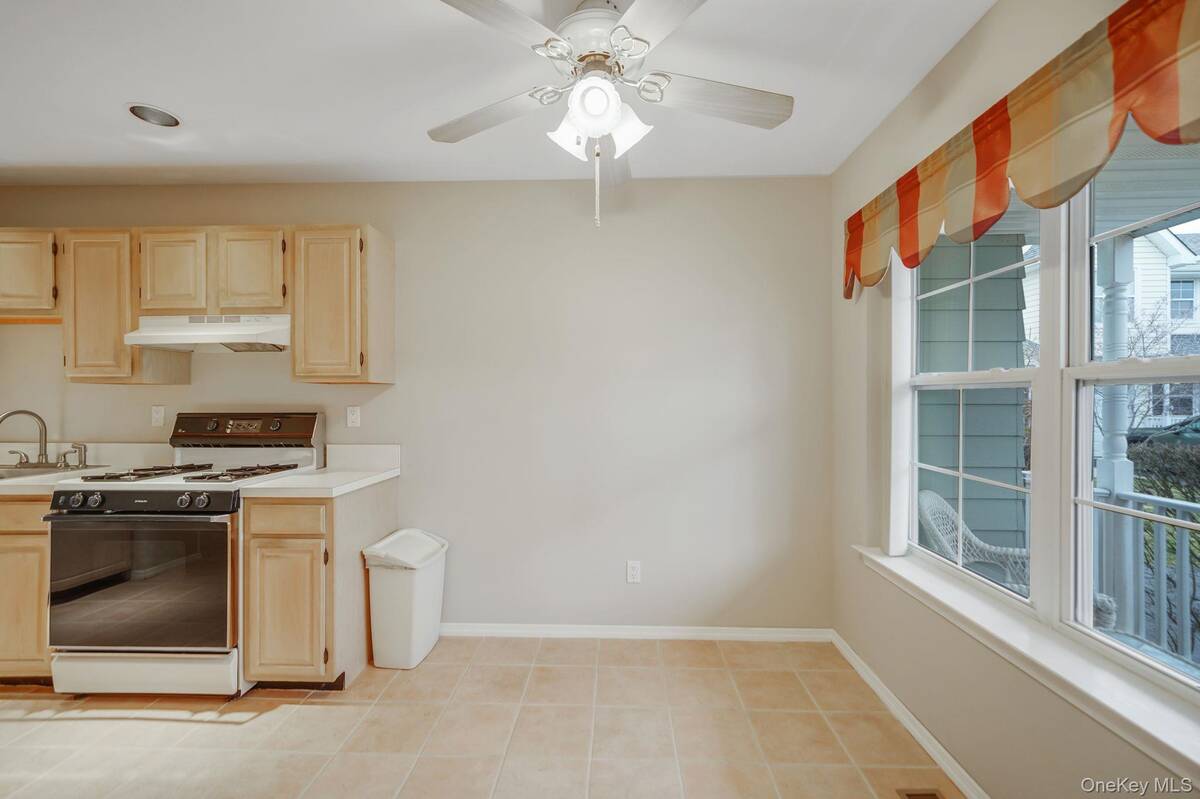 #4 photo, 18 Summerfield Circle, Central Islip , NY 11722