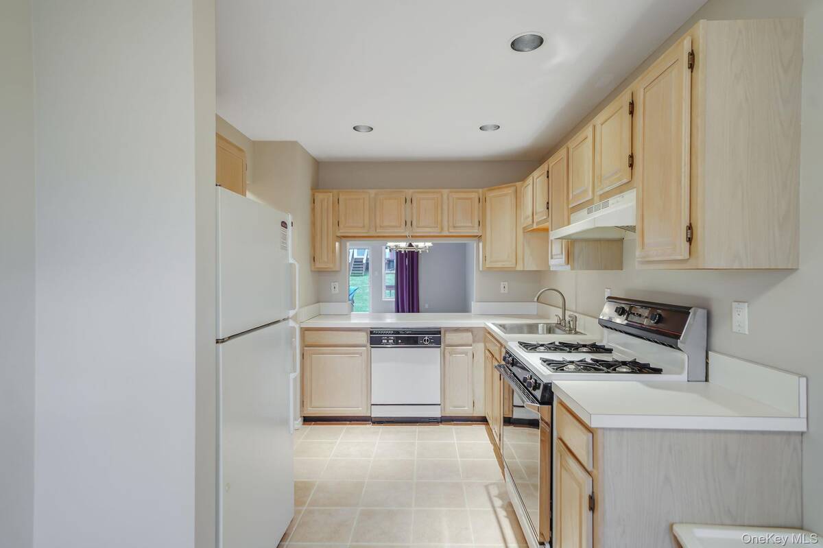 #5 photo, 18 Summerfield Circle, Central Islip , NY 11722