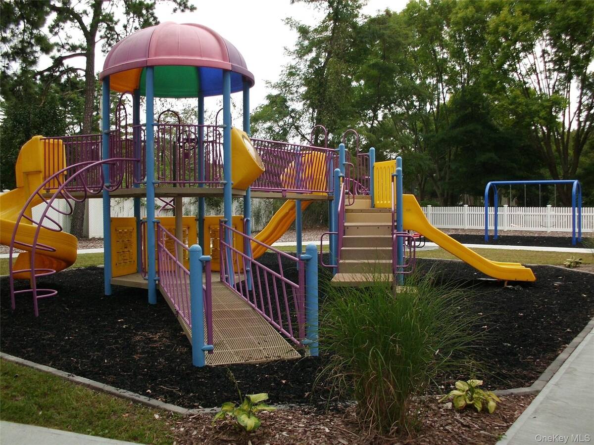 #14 photo, 40-171 W 4th Street, Patchogue , NY 11772