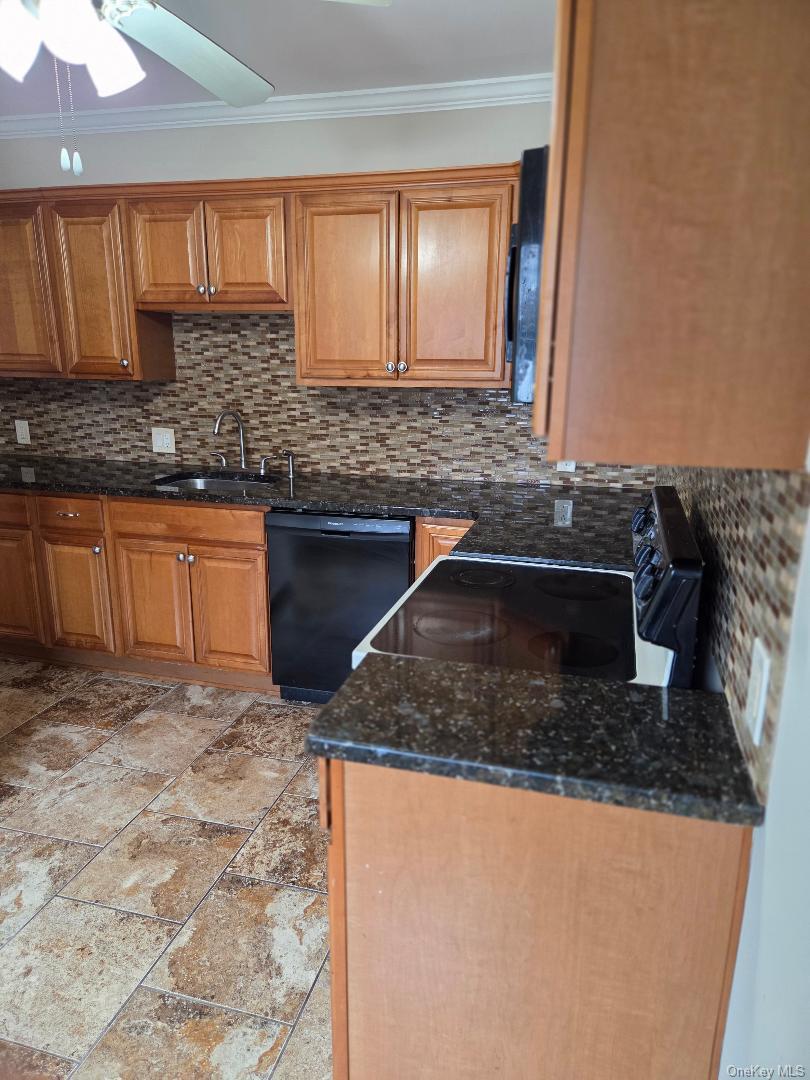 #4 photo, 40-171 W 4th Street, Patchogue , NY 11772