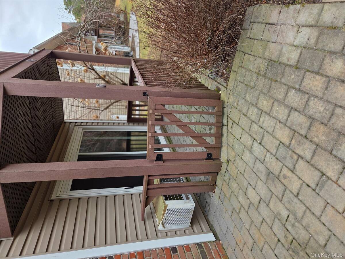 #6 photo, 40-171 W 4th Street, Patchogue , NY 11772